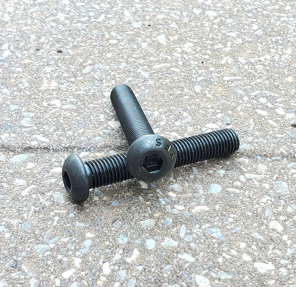 5/16-24 Button Head Screws (2 pcs)