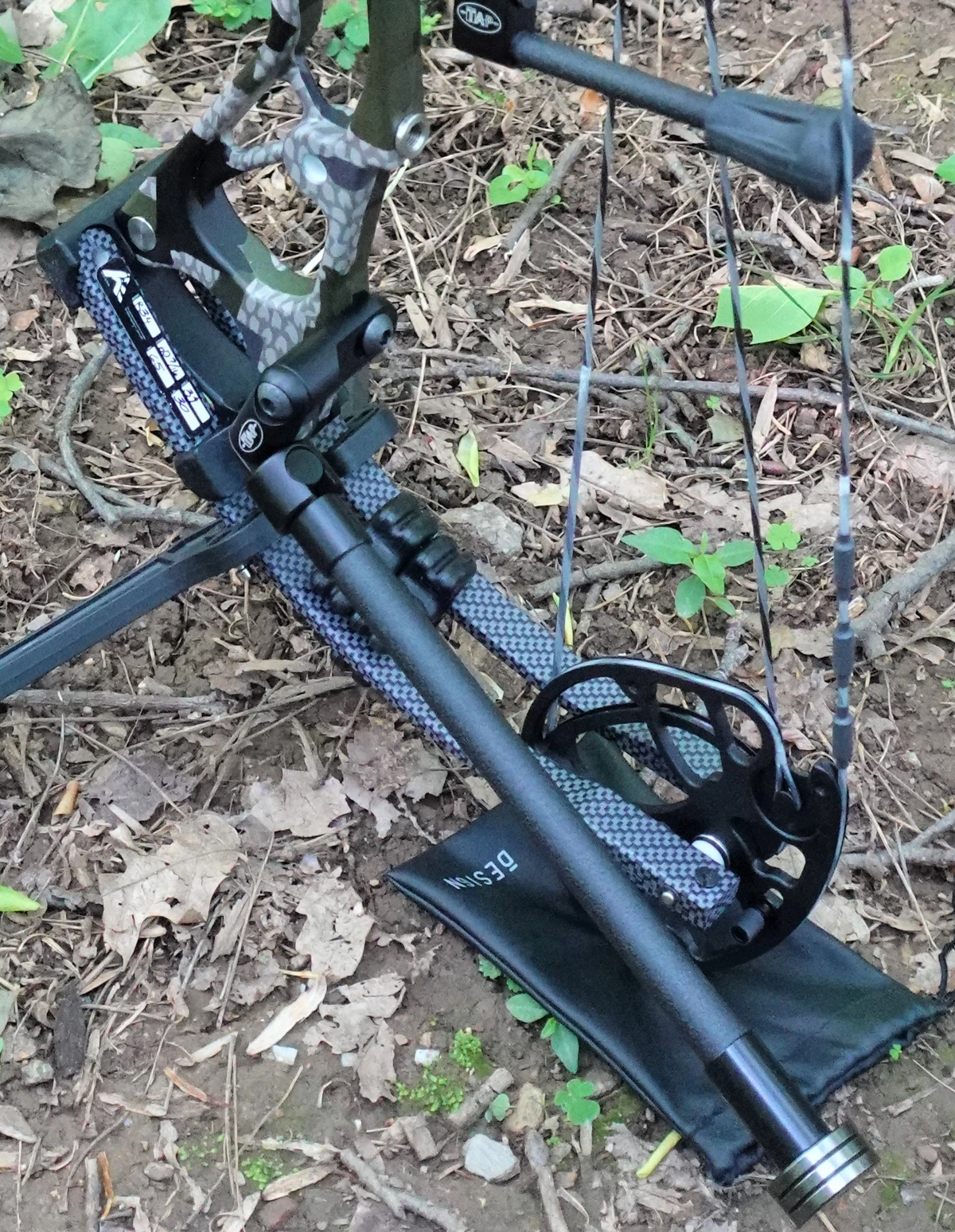 Back Stabilizer Mount including Titanium Screws - Compatible with all Bows and Stabilizers